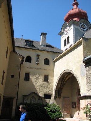 Salzburg h Nonnberg.jpg