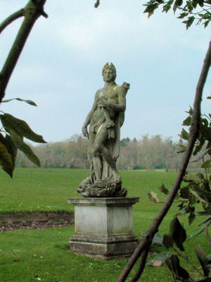 Q Mottisfont Statue