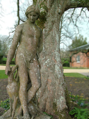 T Mottisfont statue.jpg