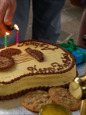 V Guitar cake 2.jpg