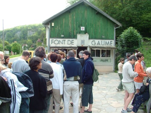 Eyzies Font.jpg