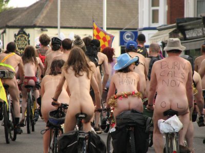Naked cyclists l