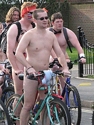 Naked cyclist e