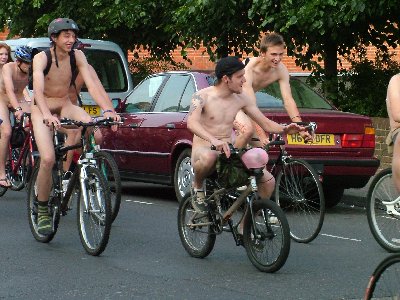 Naked Cyclists i