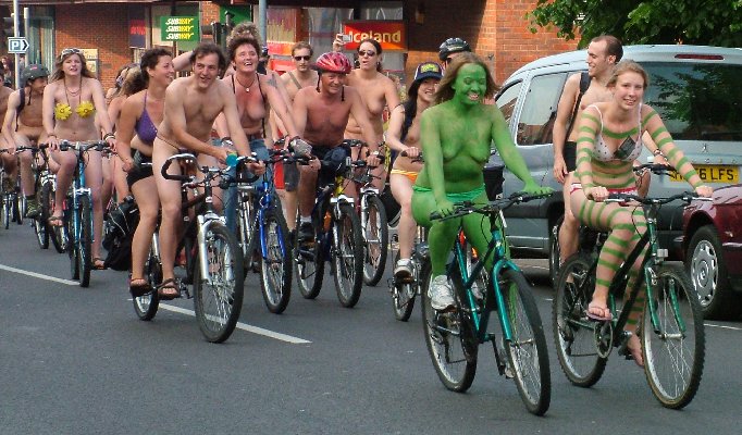 Naked cyclists g