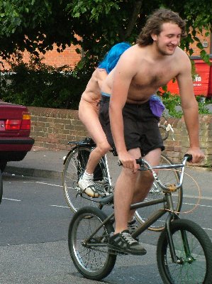 Naked cyclists o