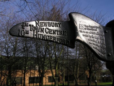 E Newbury sign