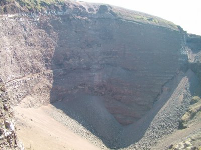 f6 Vesuvius crater.jpg