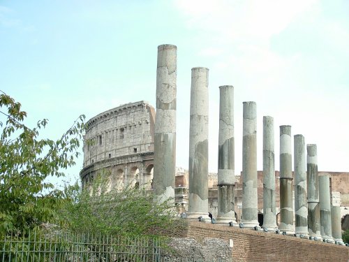 1 Rome Colisseum columns